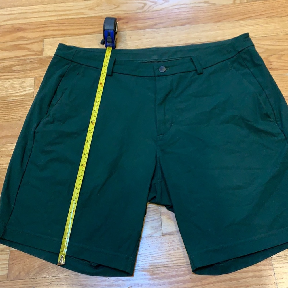 Lululemon Commissioner Shorts 7in. (Size 42)